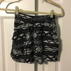 Geometric print mini skirt
